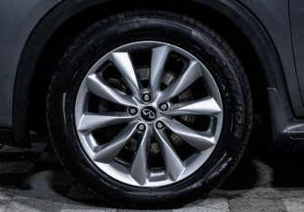 Подержанный автомобиль Infiniti QX50 2018 года (15 фото)