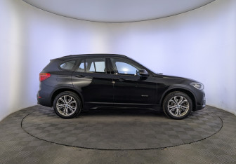 Подержанный автомобиль BMW X1 2017 года (4 фото)