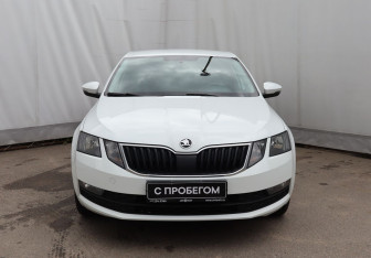 Подержанный автомобиль Skoda Octavia Liftback 2020 года (2 фото)