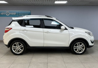 Подержанный автомобиль Changan CS35 2016 года (4 фото)
