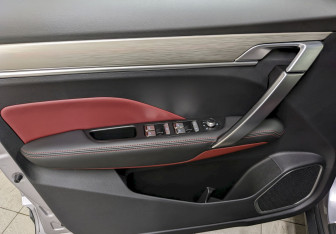 Подержанный автомобиль Geely Coolray 2023 года (11 фото)