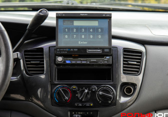 Подержанный автомобиль Mazda MPV 2004 года (13 фото)