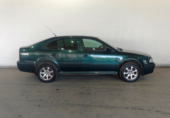 Подержанный автомобиль Skoda Octavia Liftback 2008 года (8 фото)