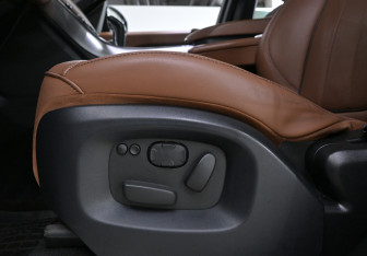 Подержанный автомобиль Land Rover Range Rover Sport 2015 года (17 фото)