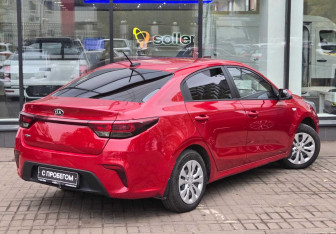 Подержанный автомобиль Kia Rio Sedan 2017 года (8 фото)
