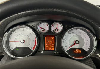 Подержанный автомобиль Peugeot 308 Hatchback 2010 года (11 фото)