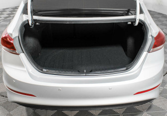 Подержанный автомобиль Hyundai Elantra Sedan 2016 года (15 фото)