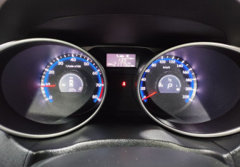 Подержанный автомобиль Hyundai ix35 2015 года (16 фото)