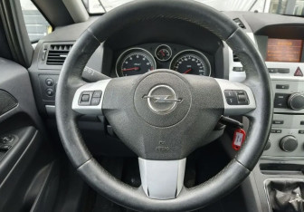 Подержанный автомобиль Opel Zafira Compactvan 2012 года (11 фото)