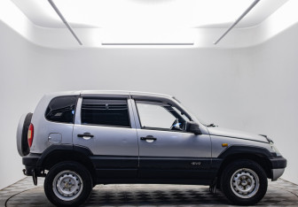 Подержанный автомобиль Chevrolet Niva 2007 года (4 фото)