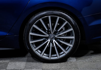 Подержанный автомобиль Audi A5 Liftback 2018 года (15 фото)