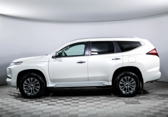 Подержанный автомобиль Mitsubishi Pajero Sport 2021 года (8 фото)