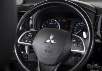 Подержанный автомобиль Mitsubishi Outlander 2014 года (14 фото)