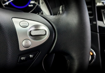 Подержанный автомобиль Infiniti QX70 2016 года (30 фото)