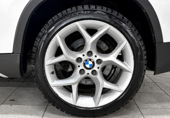 Подержанный автомобиль BMW X1 2012 года (21 фото)