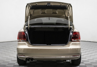 Подержанный автомобиль Volkswagen Polo Sedan 2018 года (18 фото)