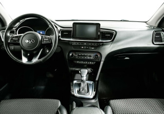 Подержанный автомобиль Kia Ceed Hatchback 2018 года (8 фото)