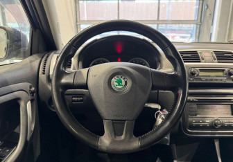 Подержанный автомобиль Skoda Fabia Hatchback 2007 года (14 фото)