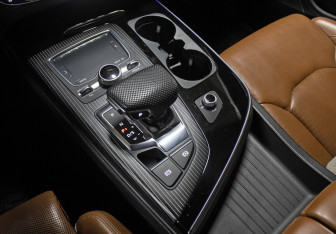 Подержанный автомобиль Audi Q7 2017 года (17 фото)