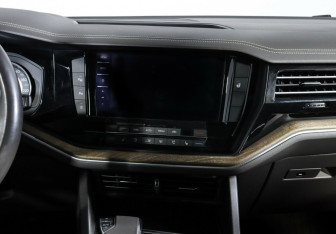 Подержанный автомобиль Volkswagen Touareg 2018 года (9 фото)