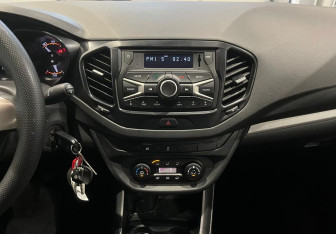 Подержанный автомобиль LADA (ВАЗ) Vesta Sedan 2017 года (15 фото)