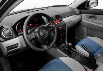 Подержанный автомобиль Mazda 3 Sedan 2005 года (7 фото)