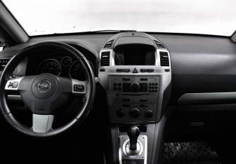 Подержанный автомобиль Opel Zafira Compactvan 2010 года (9 фото)