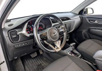 Подержанный автомобиль Kia Rio Sedan 2021 года (16 фото)