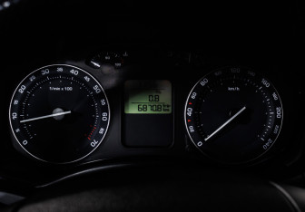 Подержанный автомобиль Skoda Octavia Liftback 2006 года (10 фото)