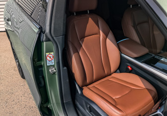 Подержанный автомобиль Audi Q8 2021 года (23 фото)