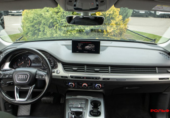Подержанный автомобиль Audi Q7 2016 года (11 фото)