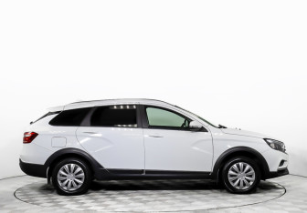 Подержанный автомобиль LADA (ВАЗ) Vesta Wagon 2019 года (3 фото)