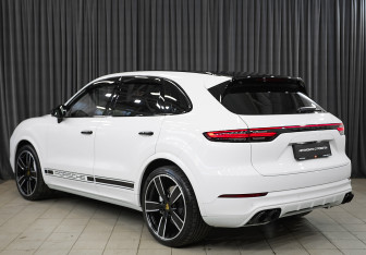 Подержанный автомобиль Porsche Cayenne 2019 года (7 фото)