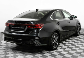 Подержанный автомобиль Kia Cerato Sedan 2022 года (5 фото)