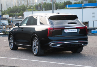 Подержанный автомобиль Hongqi E-HS9 2021 года (7 фото)