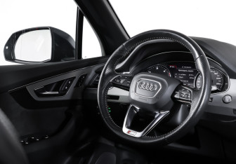 Подержанный автомобиль Audi Q7 2018 года (17 фото)