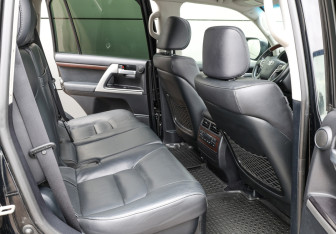 Подержанный автомобиль Toyota Land Cruiser Suv 2017 года (12 фото)