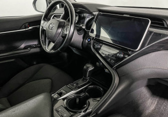 Подержанный автомобиль Toyota Camry Sedan 2019 года (9 фото)