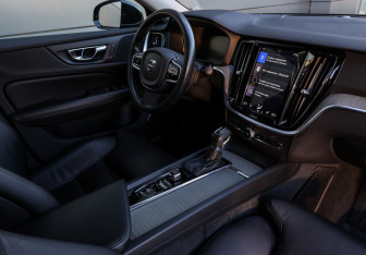 Подержанный автомобиль Volvo S60 2019 года (11 фото)