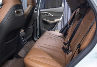 Подержанный автомобиль Omoda C5 2024 года (11 фото)