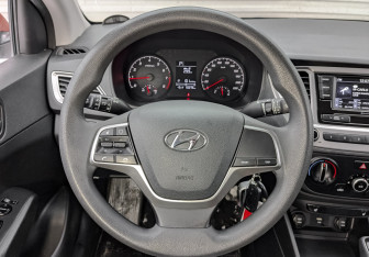 Подержанный автомобиль Hyundai Solaris Sedan 2021 года (22 фото)