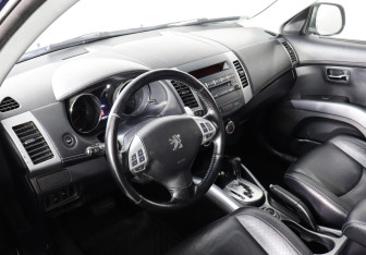 Подержанный автомобиль Peugeot 4007 2010 года (7 фото)