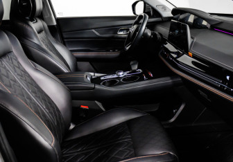 Подержанный автомобиль Changan UNI-K 2023 года (17 фото)