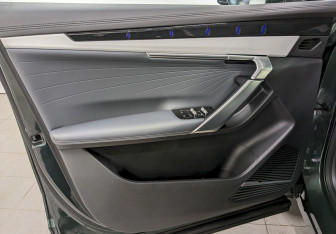 Подержанный автомобиль Geely Atlas 2024 года (11 фото)