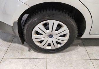 Подержанный автомобиль Ford Galaxy 2011 года (13 фото)