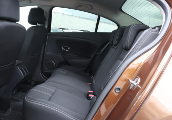 Подержанный автомобиль Renault Fluence 2014 года (10 фото)