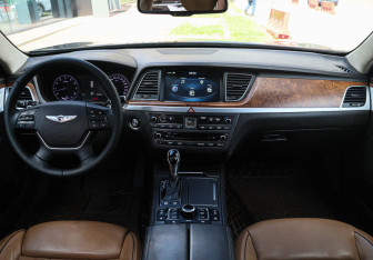 Подержанный автомобиль Hyundai Genesis 2015 года (11 фото)
