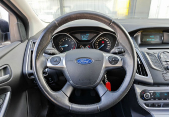 Подержанный автомобиль Ford Focus Hatchback 2013 года (12 фото)