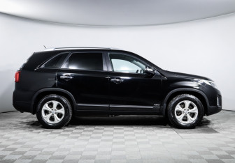 Подержанный автомобиль Kia Sorento 2012 года (4 фото)