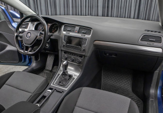 Подержанный автомобиль Volkswagen Golf Hatchback 2013 года (15 фото)